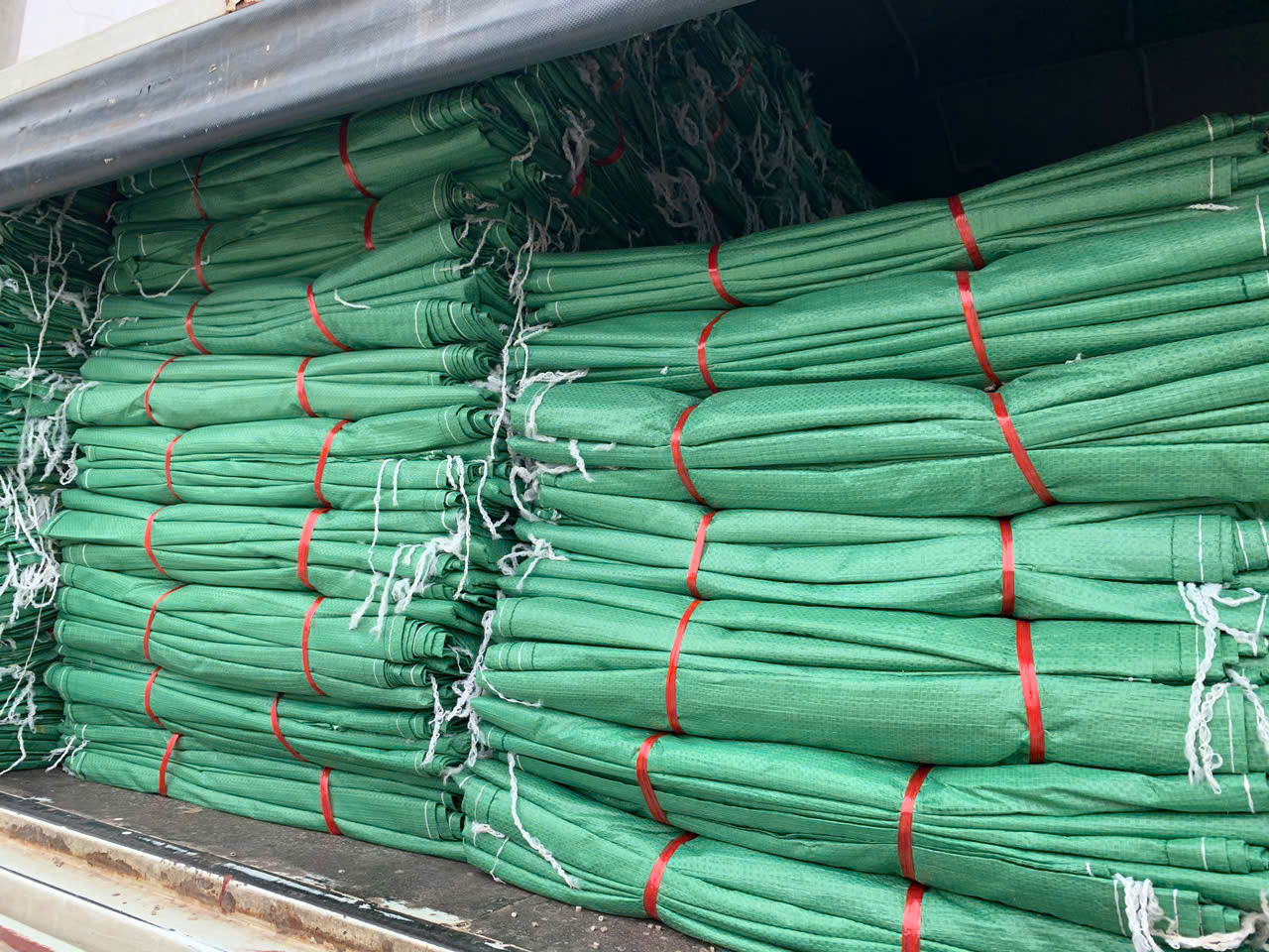 Bao tải xanh viền miệng