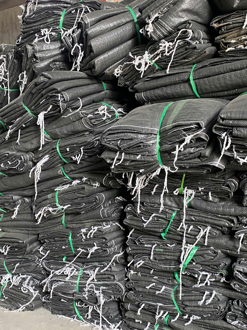 Bao tải đen viền miệng