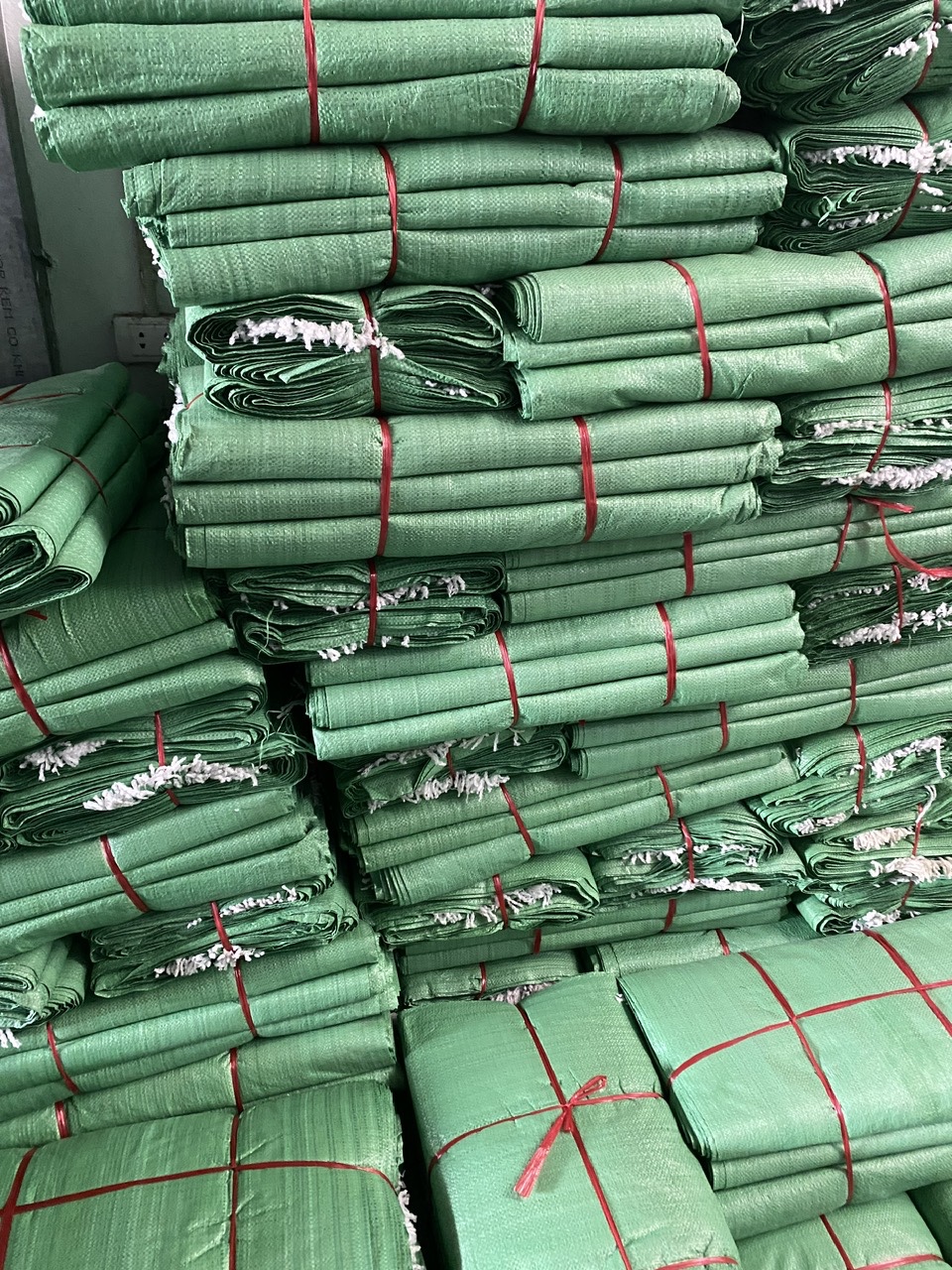 Bao tải xanh viền miệng